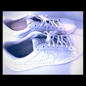 Men’s white Nike sneakers